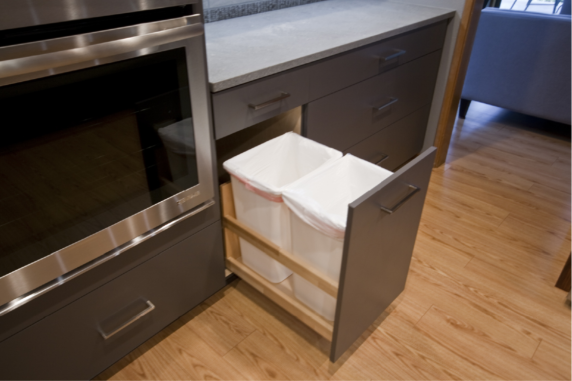 Kitchen garbage and recycling pull-out