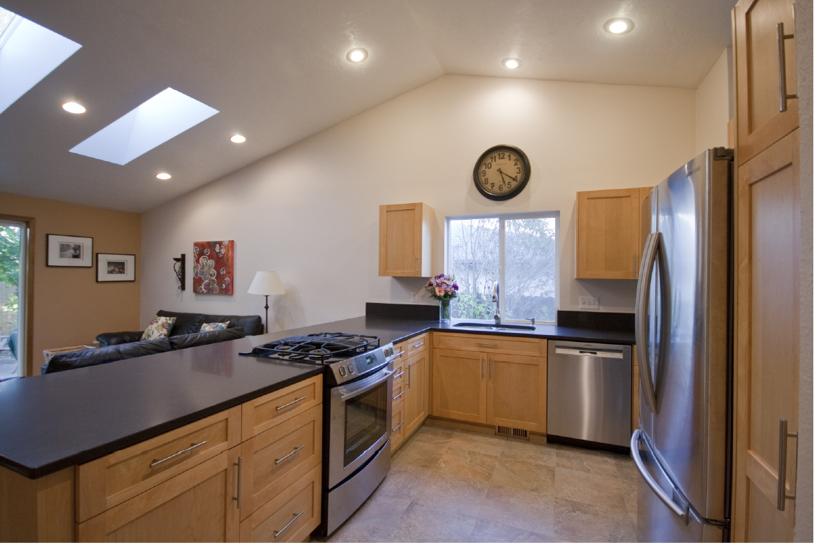 Maple kitchen with Caesarstone quaertz counters