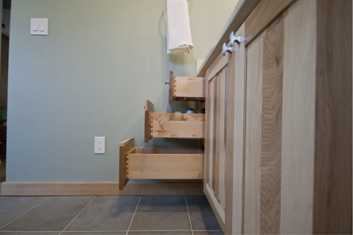 Dovetailed solid hardwood drawer boxes