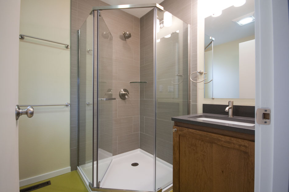 neo-angle shower with chartreuse flooring